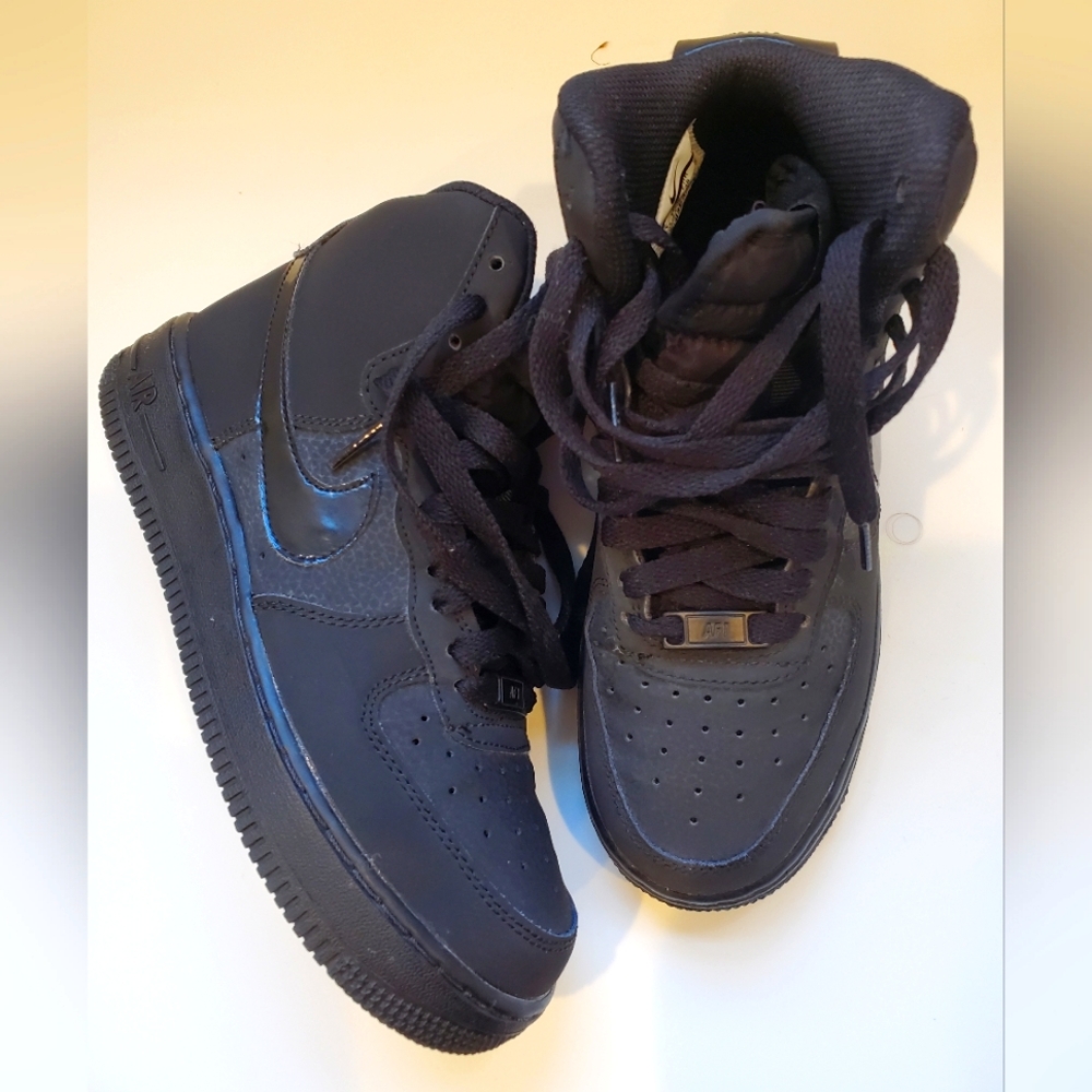 Youth's Nike uptowns all black, hardly worn
